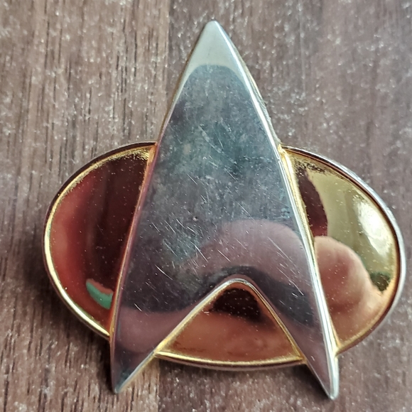 unbranded Jewelry - Star Trek 1993 Pin Vintage Gold Silver Tones Next Generation Communicator
